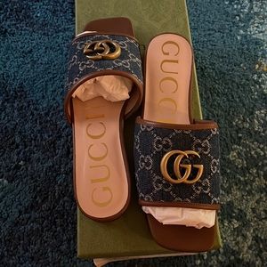 Never Worn brand new gucci slide